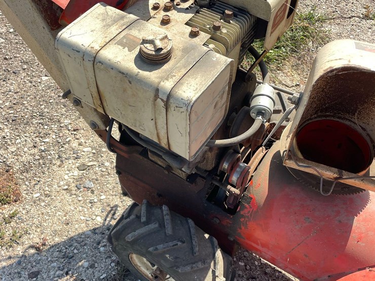 arends-26”-snowblower-image-9