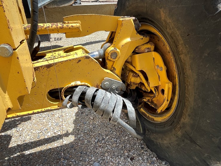 deere-672d-image-10