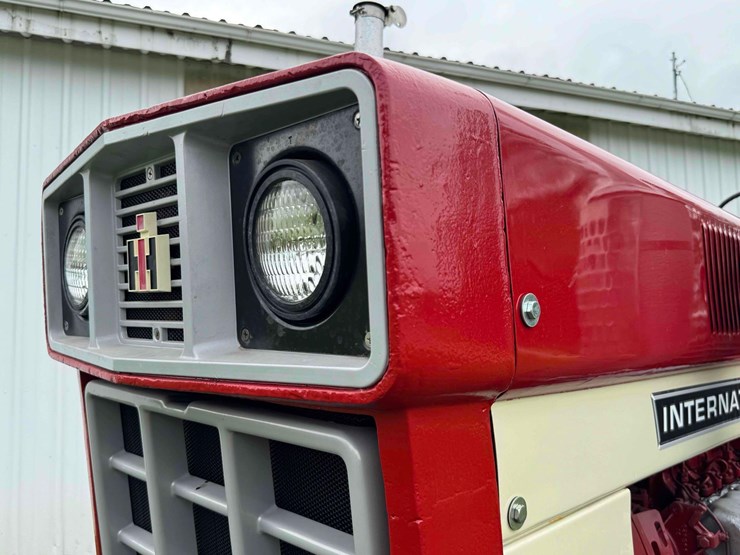 1974-ih-1568-tractor-image-40