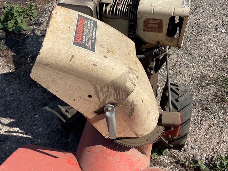 arends-26”-snowblower-image-8