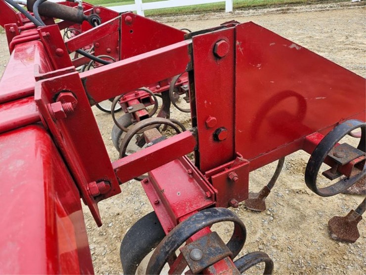#264-•-ih-233-6-row-30"-3pt-cultivator-image-21