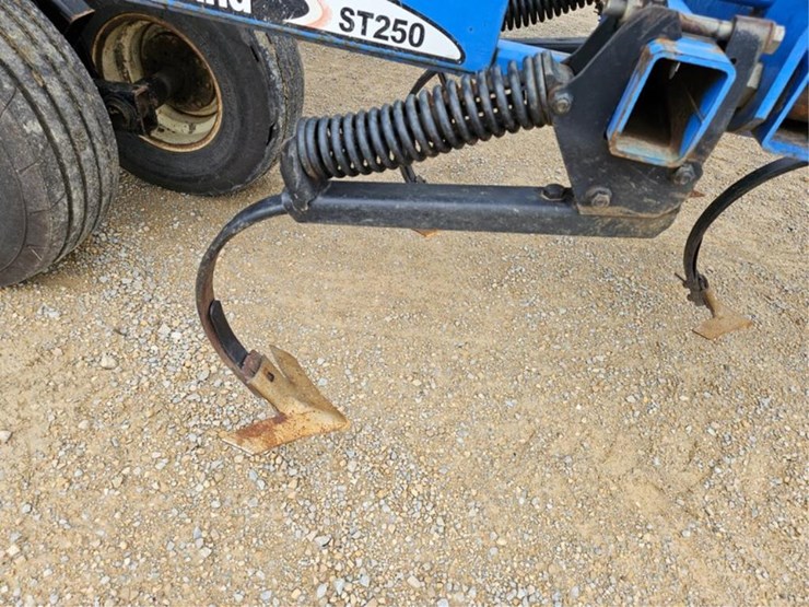 new-holland-st250-image-26