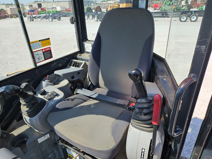 2019-deere-35g-image-18