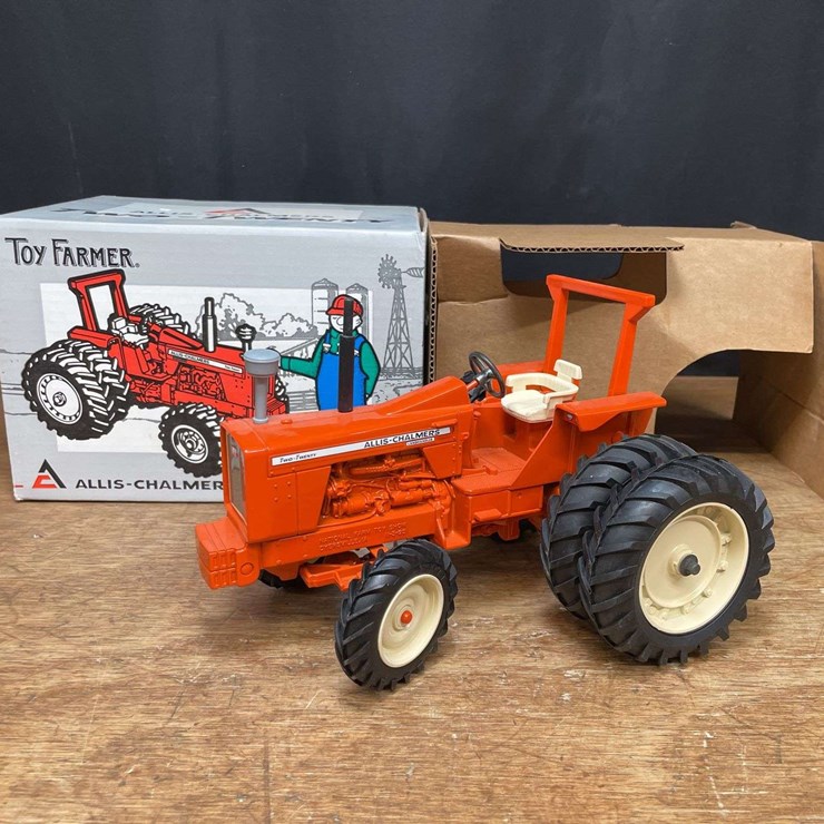 1/16 AC 220 1995 NFTS NIB Ertl