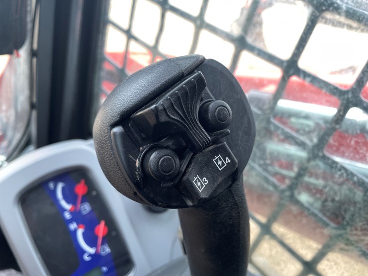 kubota-svl65-2-image-47