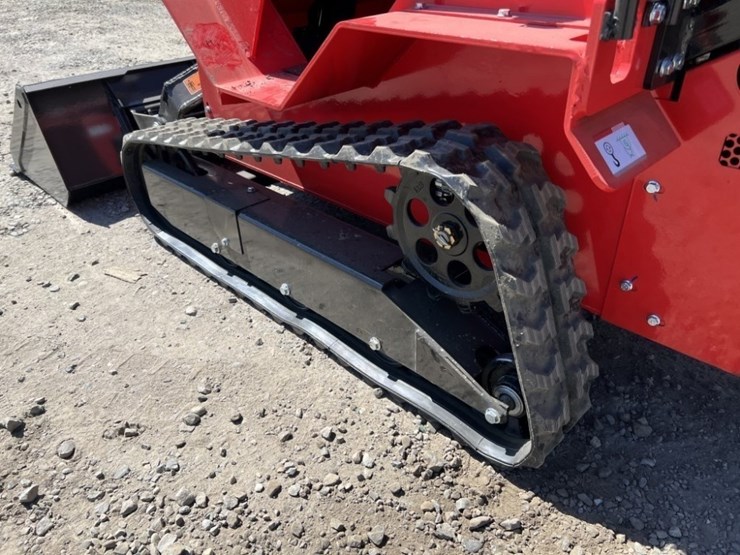 2025-agt-sda-140t-mini-compact-track-loader-image-10