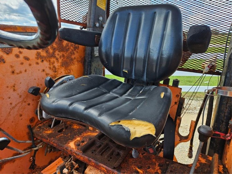 massey-ferguson-383-image-37