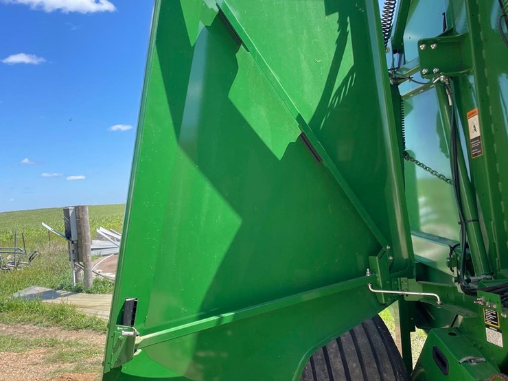 2021-john-deere-560m-image-39