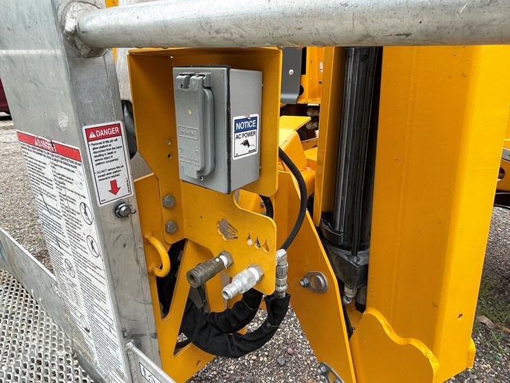 #108-•-2021-haulotte-3522a-towable-boom-lift-image-30