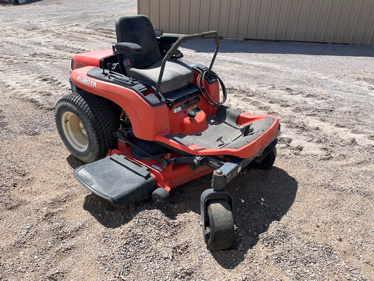 #2005-•-kubota-zero-turn-mower-image-3