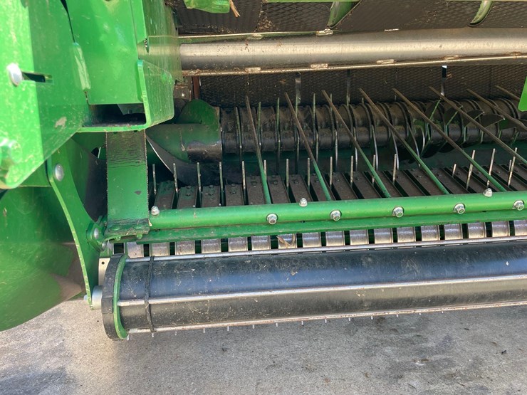 2021-john-deere-560m-image-21