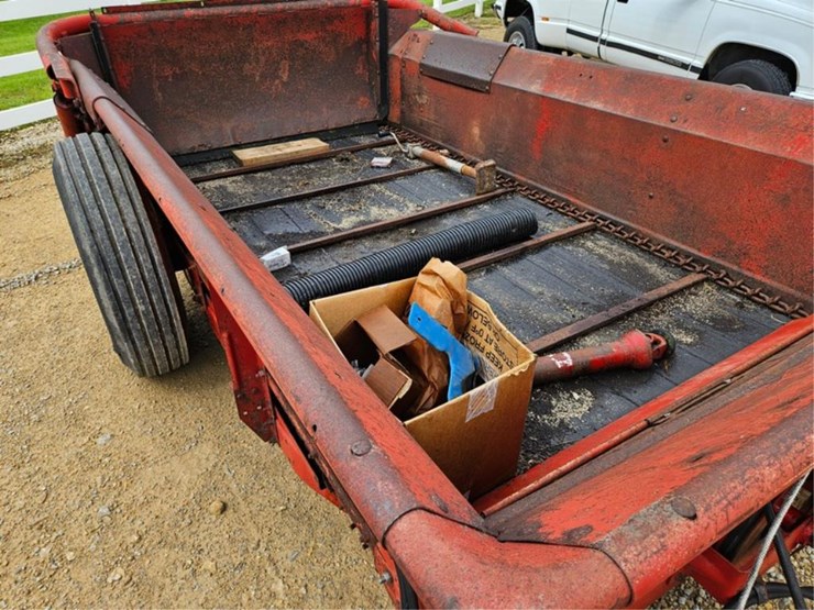 new-holland-145-image-15