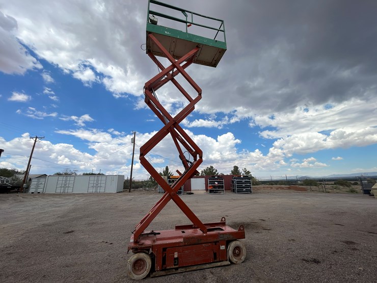 #1017-•-scissor-lift-image-33