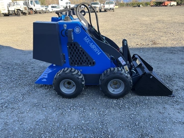 2025-agt-mx-mrw14-mini-skidsteer-loader-image-3