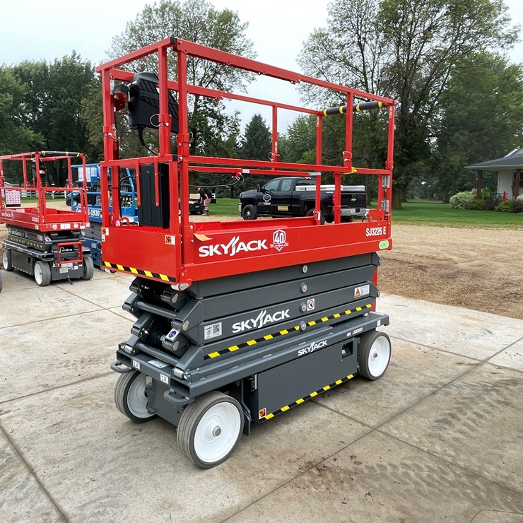 #124 • 2025 Skyjack SJ3226E Scissors Lift