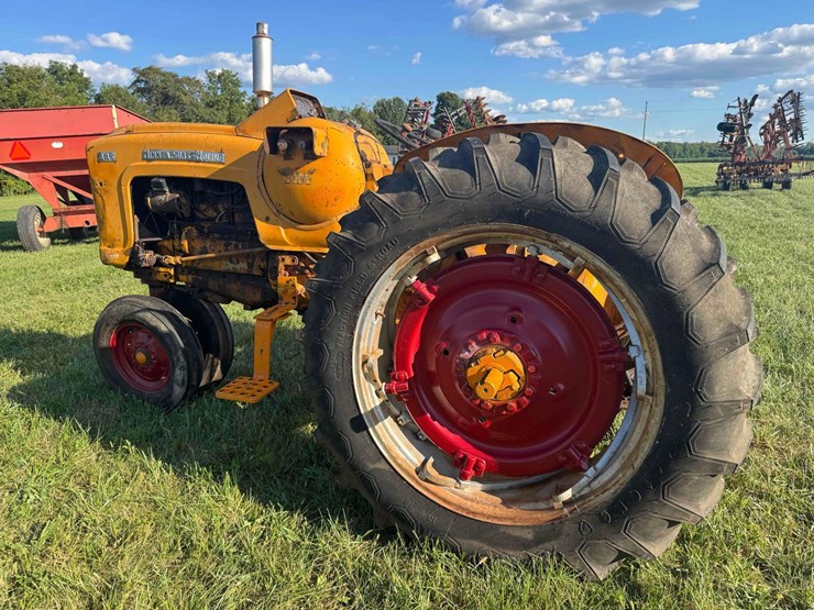 minneapolis-moline-445lp-tractor-image-2