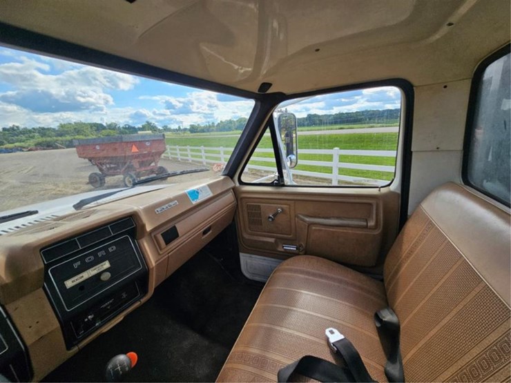 1983-ford-f800-image-39