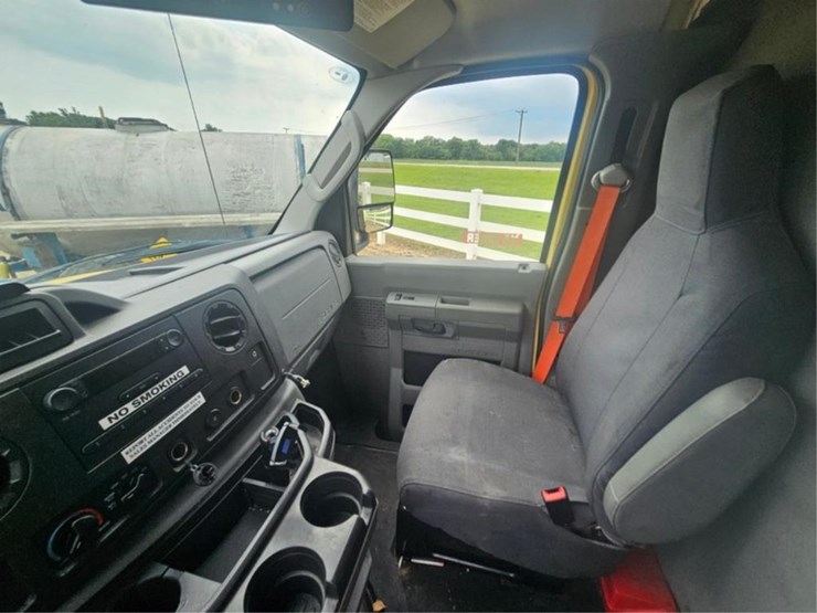 2019-ford-e450-image-44