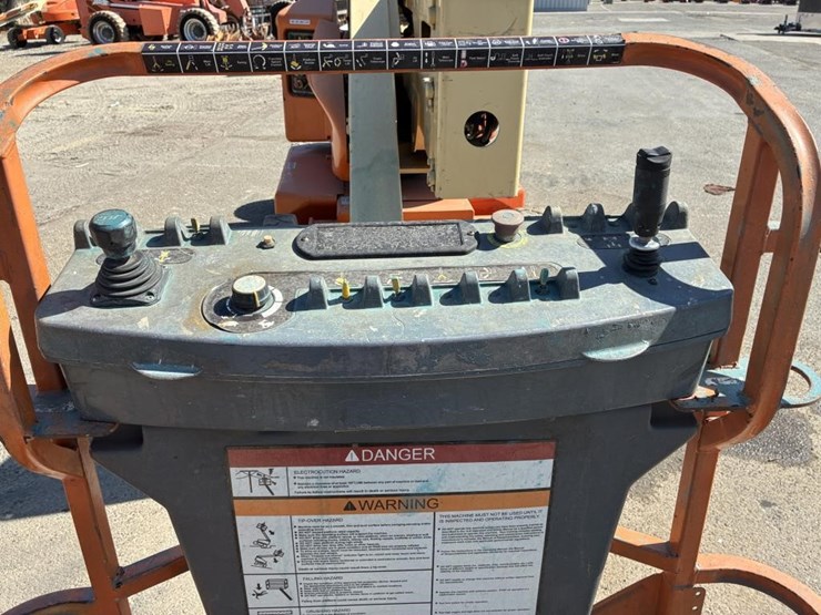 2007-jlg-e400a-image-9