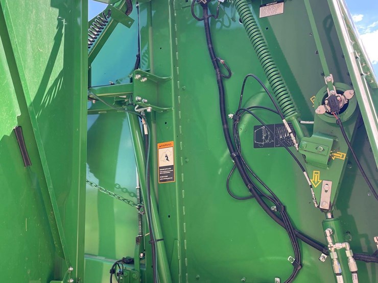 2021-john-deere-560m-image-40