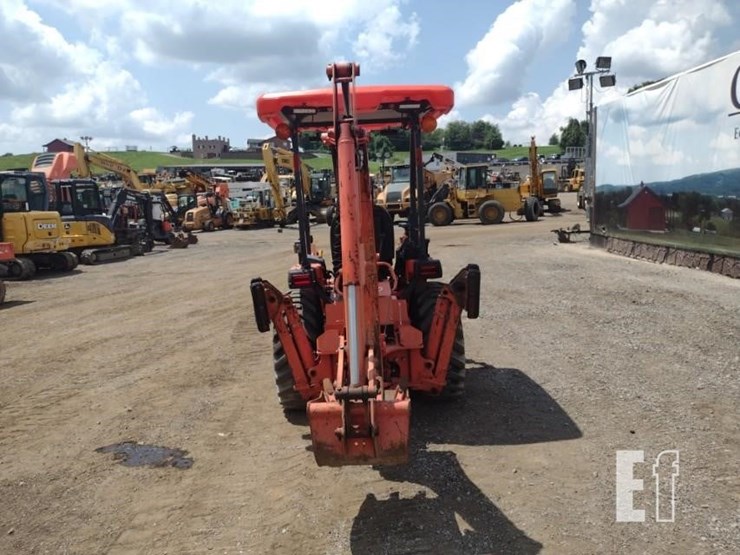16-kubota-b26tlb-tractor-8242-image-4