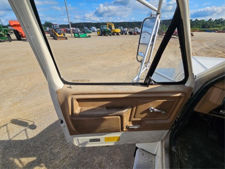 1983-ford-f800-image-28