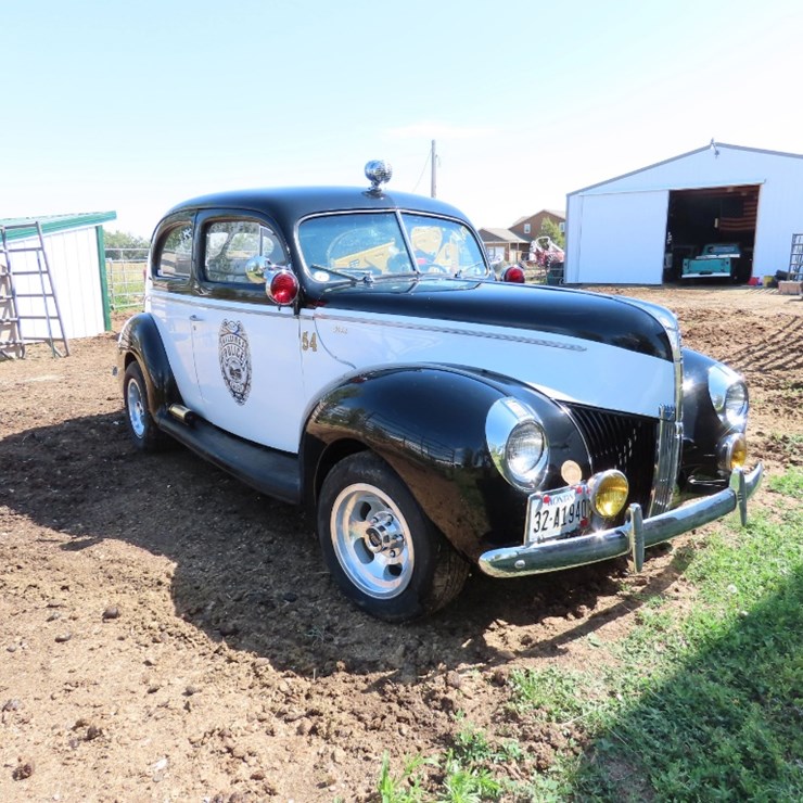 1940 Ford Deluxe Cop Car