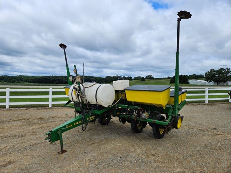 john-deere-7200-image-1