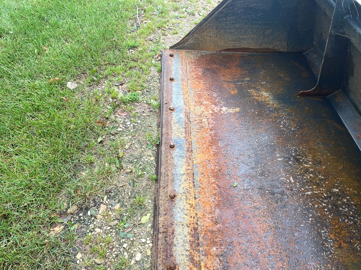 #188-•-stout-skid-steer-mount-84"-snow-bucket-image-8