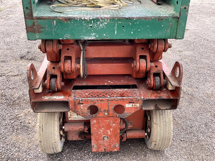 #1017-•-scissor-lift-image-13