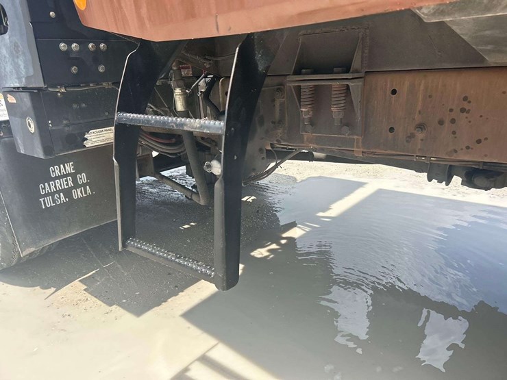 2012-crane-carrier-low-entry-t/a-rear-loader-garbage-truck-image-11