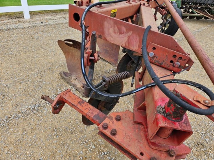#265-•-ih-720-4-bottom-20"-semi-mount-plow-image-12