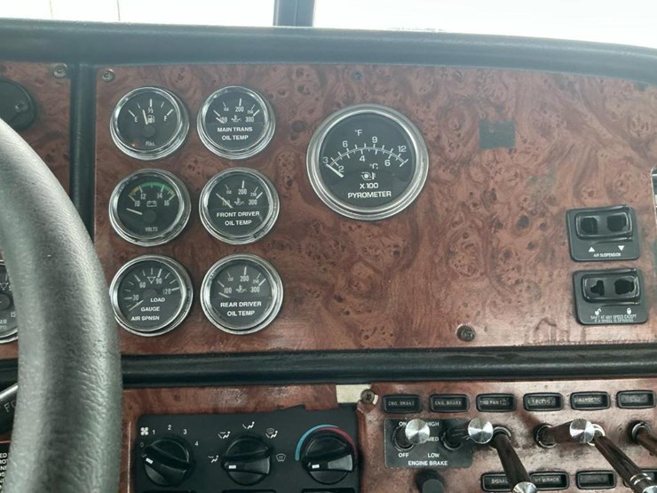 #502-•-2004-peterbilt-truck-image-45