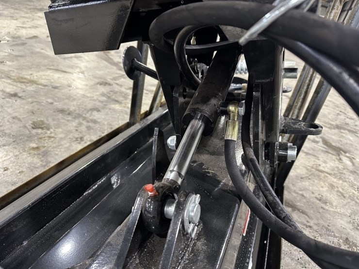 2025-mower-king-spa84-hydraulic-angle-blade-image-9