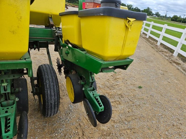 john-deere-7200-image-44