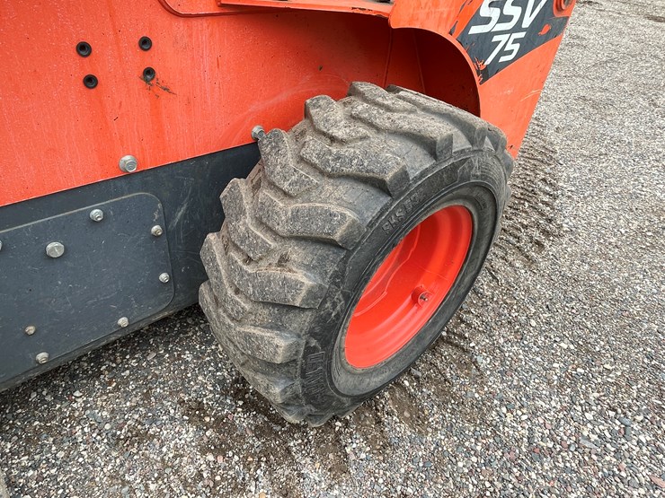 2016-kubota-ssv75-image-21
