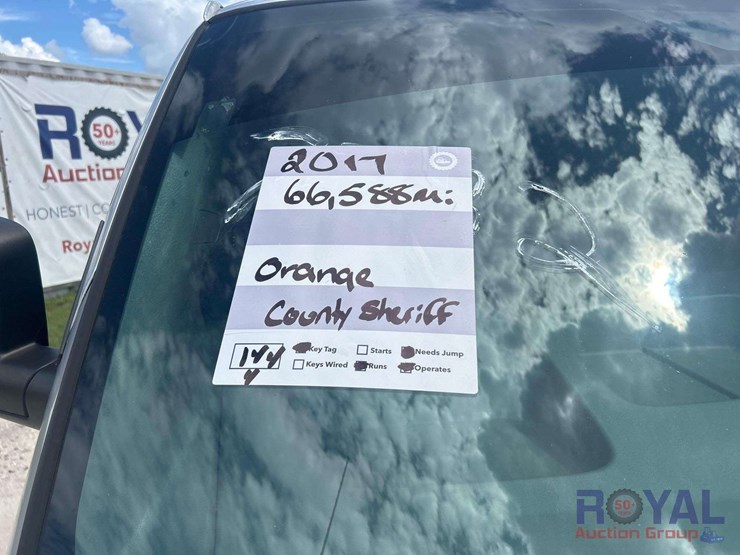 2017-chevrolet-express-lt-passenger-van-image-24