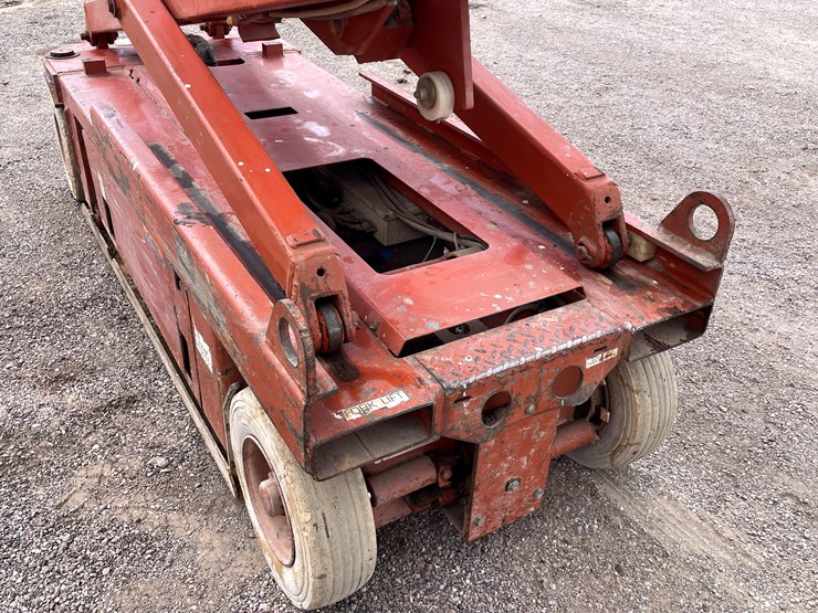 #1017-•-scissor-lift-image-11