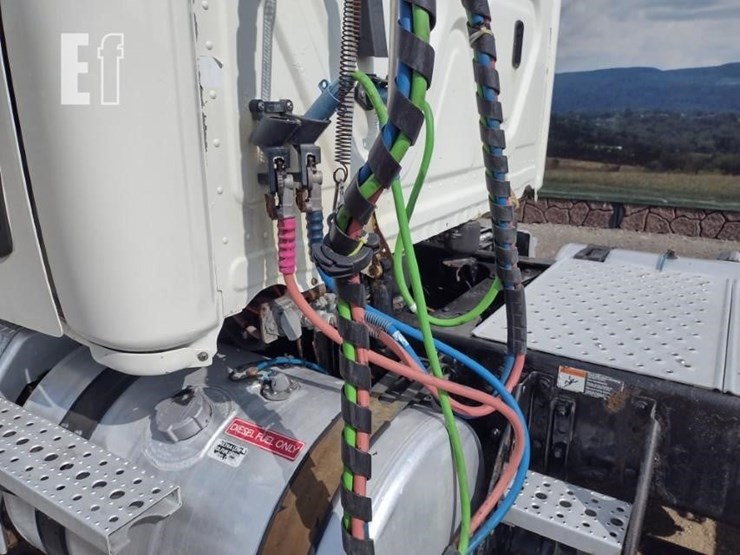 2018-18-freightliner-cascadia-truck-tractor^title^-9514-image-28