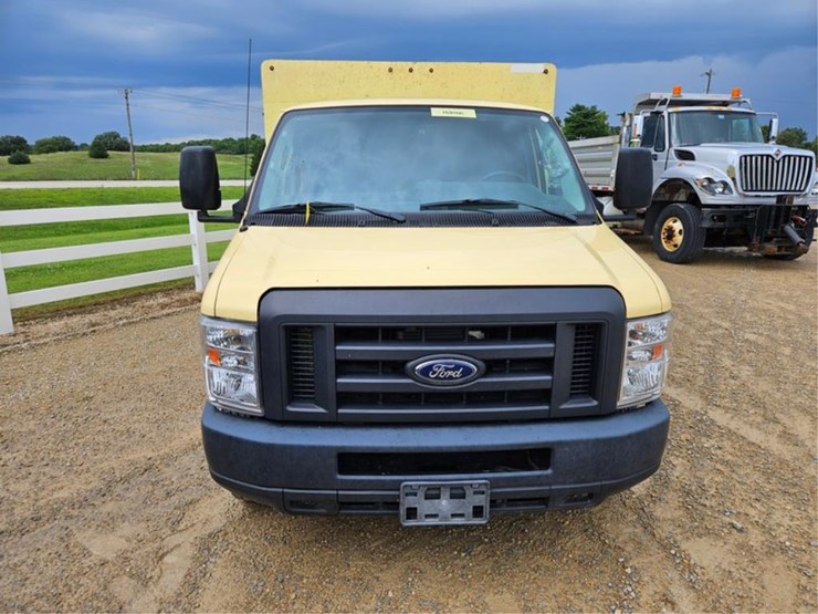 2019-ford-e450-image-8