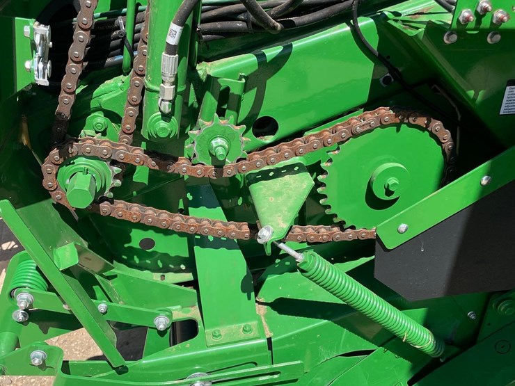2021-john-deere-560m-image-30