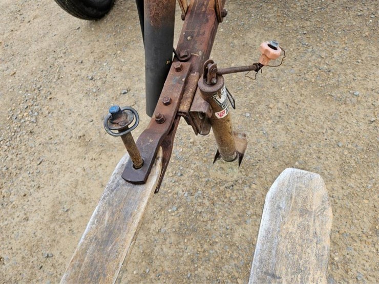 #236-•-ih-hay-crimper-image-10