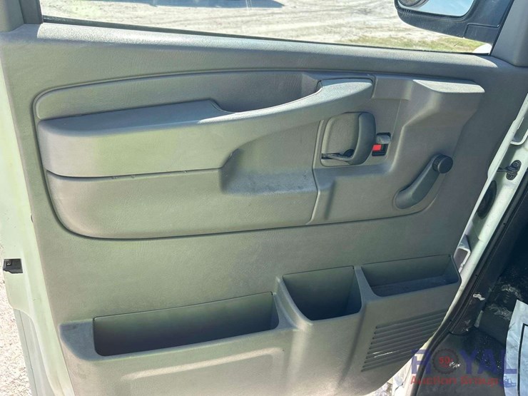 2006-chevrolet-express-2500-cargo-van-image-11