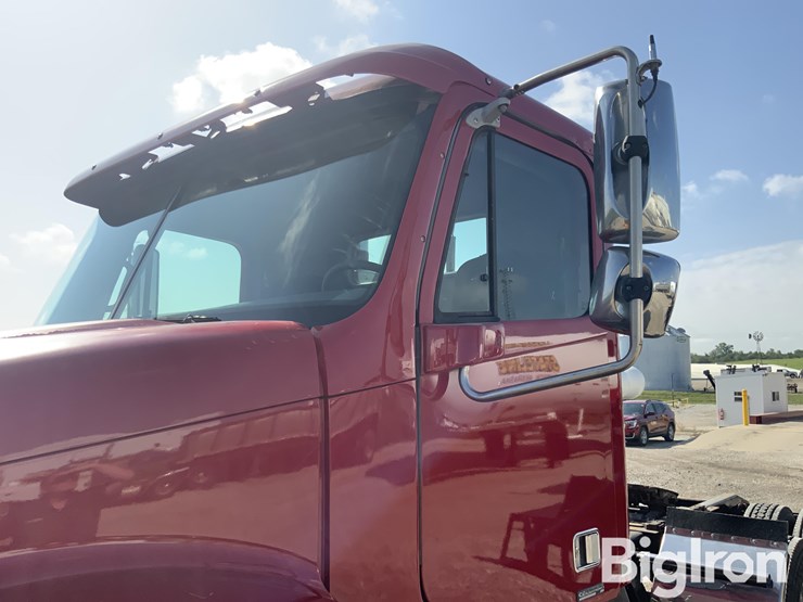 2006-freightliner-columbia-120-image-16