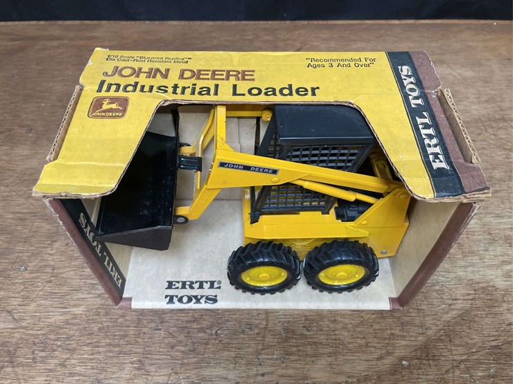 1/16-john-deere-industrial-skid-steer-nib-ertl-image-3