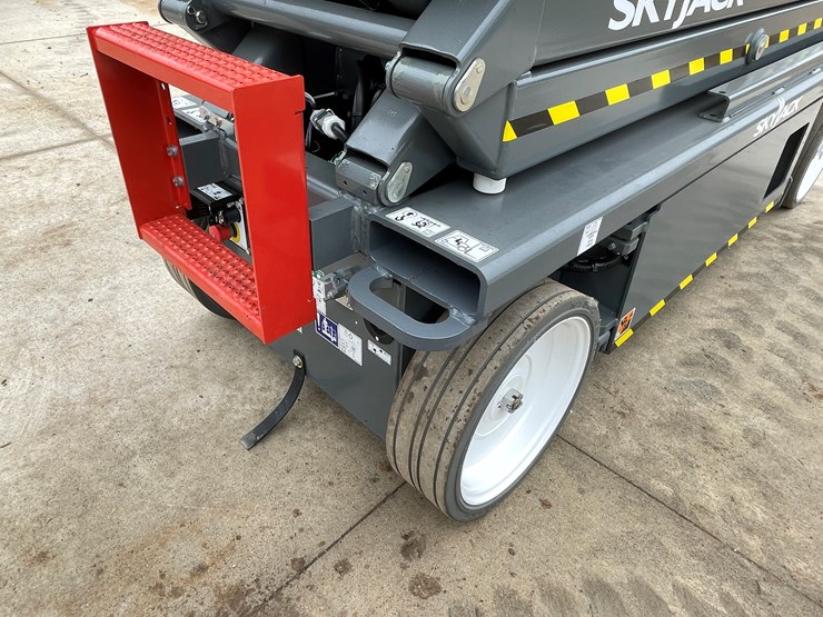 #126-•-2025-skyjack-sj3220e-scissors-lift-image-25