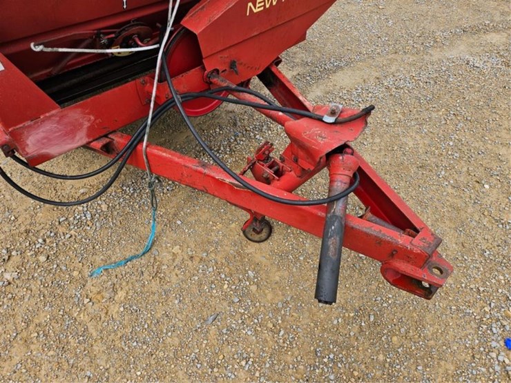 new-holland-145-image-11
