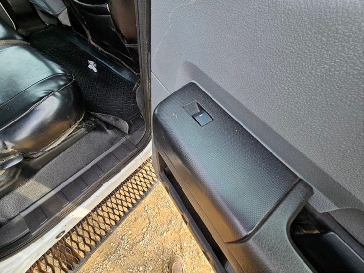 2011-ford-f350-image-27