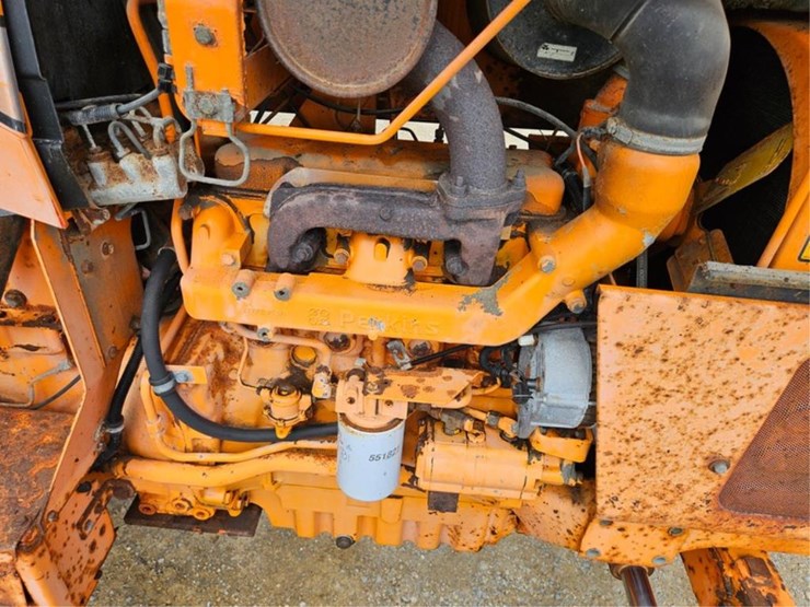 massey-ferguson-383-image-10