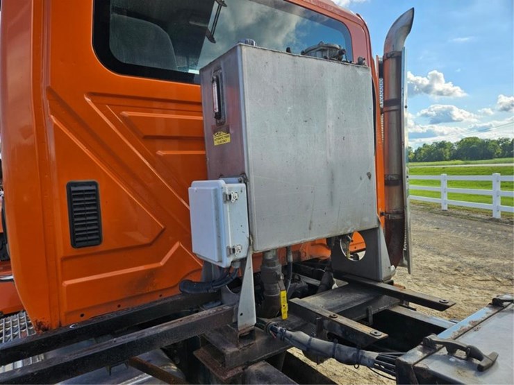 #381-•-2009-ih-7500-tandem-axle-dump-truck-image-33